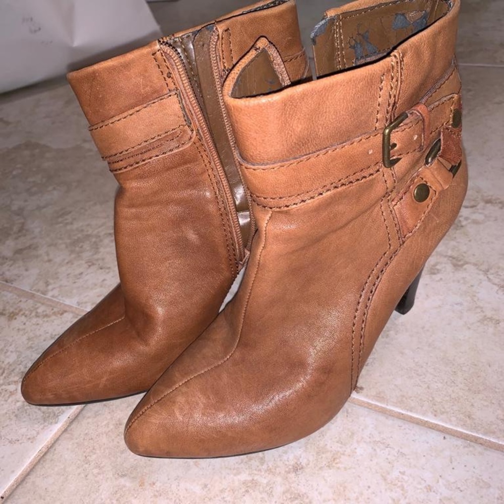 Ankle boots tan size 6